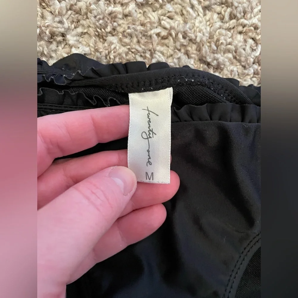 Twenty One black swim bottoms M